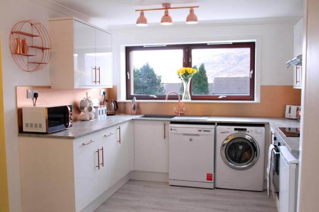 Premium Ground Floor Apartment, Near Fort William Town Centre Екстериор снимка